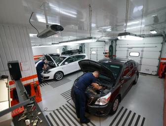 Dlaczego podczas hamowania spadają obroty i gaśnie auto na LPG?