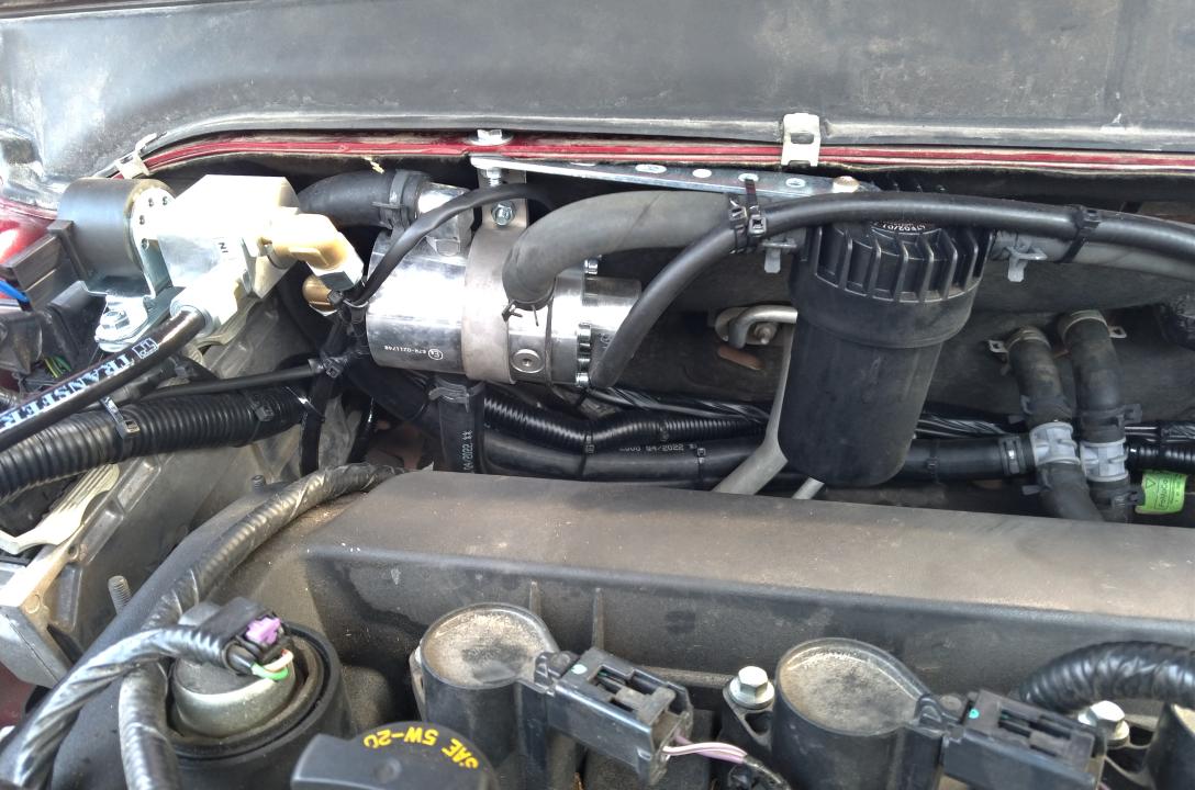Niezbędne ciśnienie robocze gazu zapewnia Gazowy Reduktor MRC z elektrozaworem LPG, a rezerwa mocy wystarczająca dla takiego silnika do 250 KM
