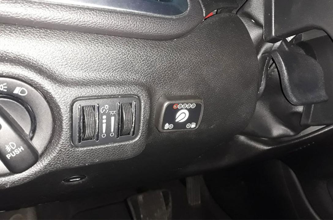 Przycisk przełączania paliwa gaz-benzyna