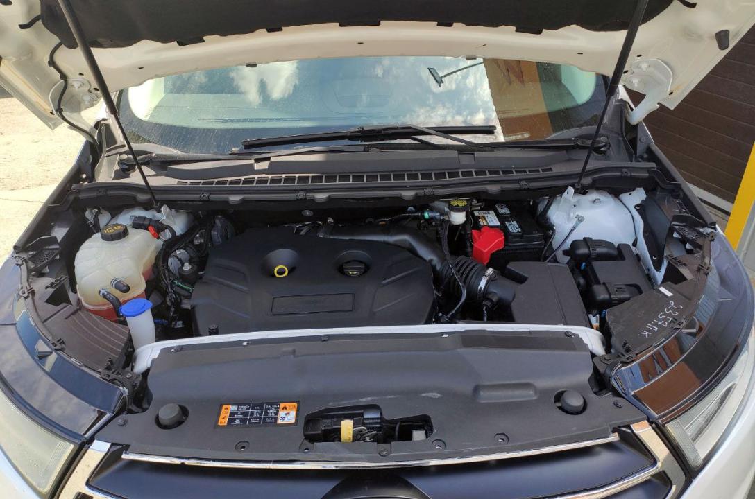 Ogólny widok przestrzeni pod maską po zainstalowaniu LPG
