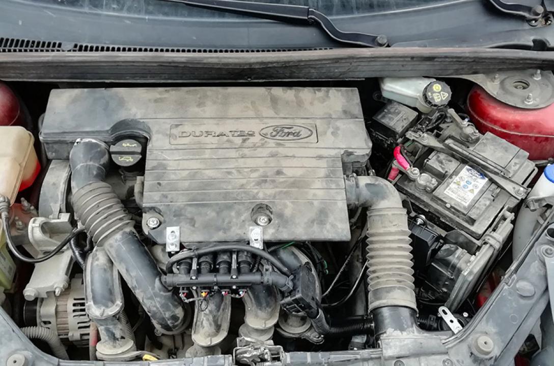 Ogólny widok przestrzeni pod maską po zainstalowaniu LPG