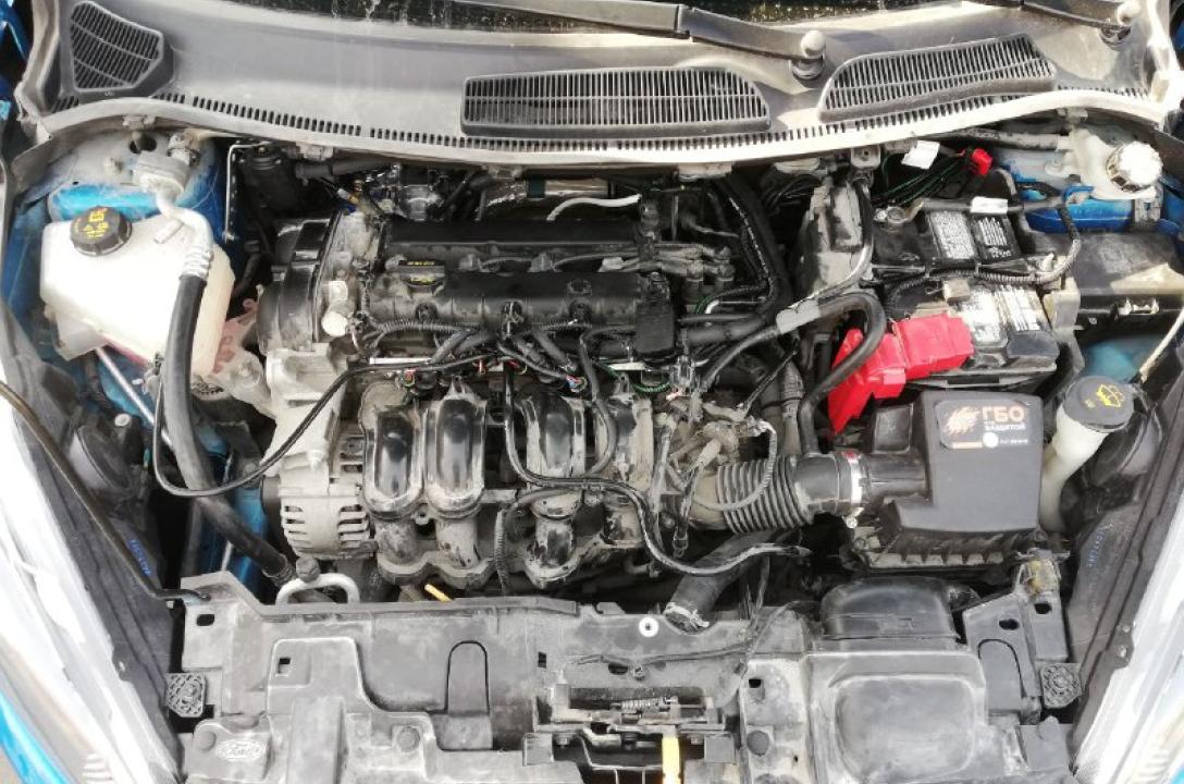 Ogólny widok przestrzeni pod maską po zainstalowaniu LPG