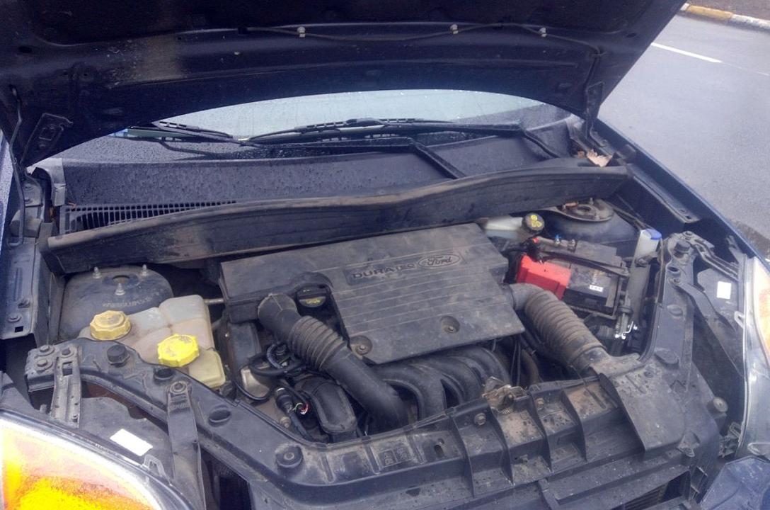 Ogólny widok przestrzeni pod maską po zainstalowaniu LPG