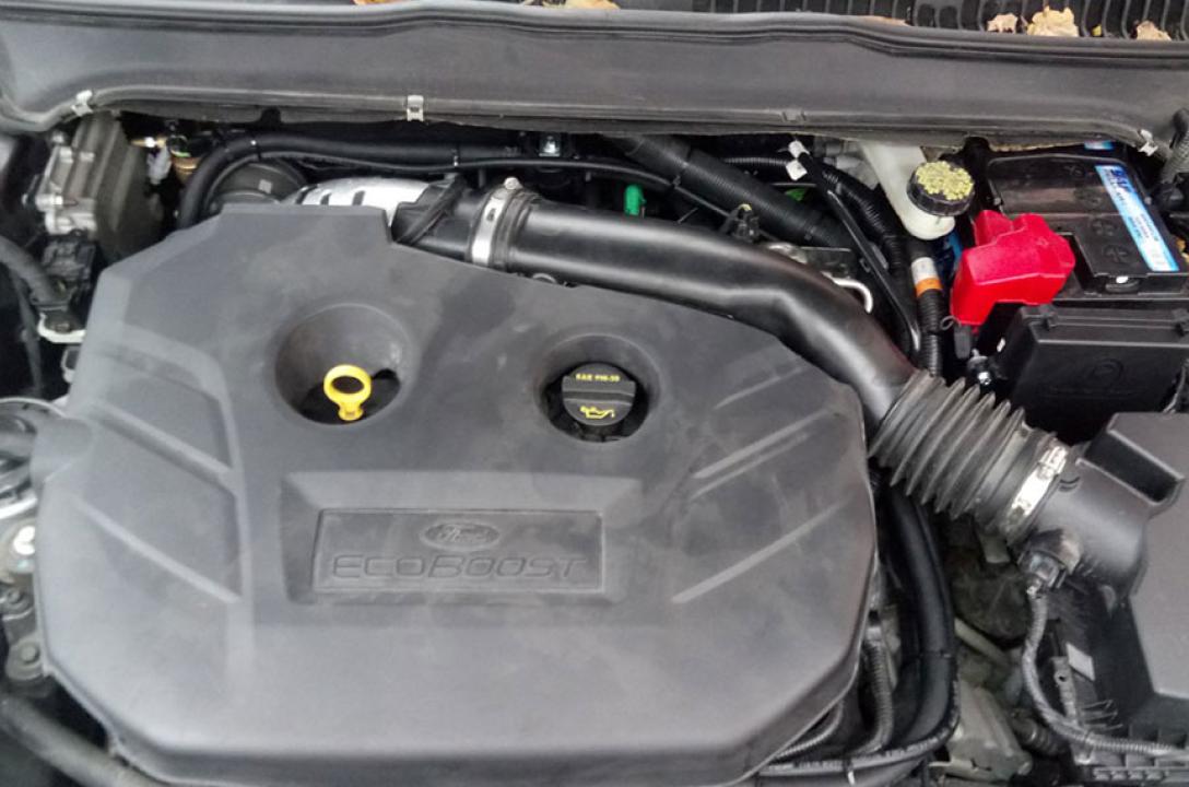 Ogólny widok przestrzeni pod maską po zainstalowaniu LPG
