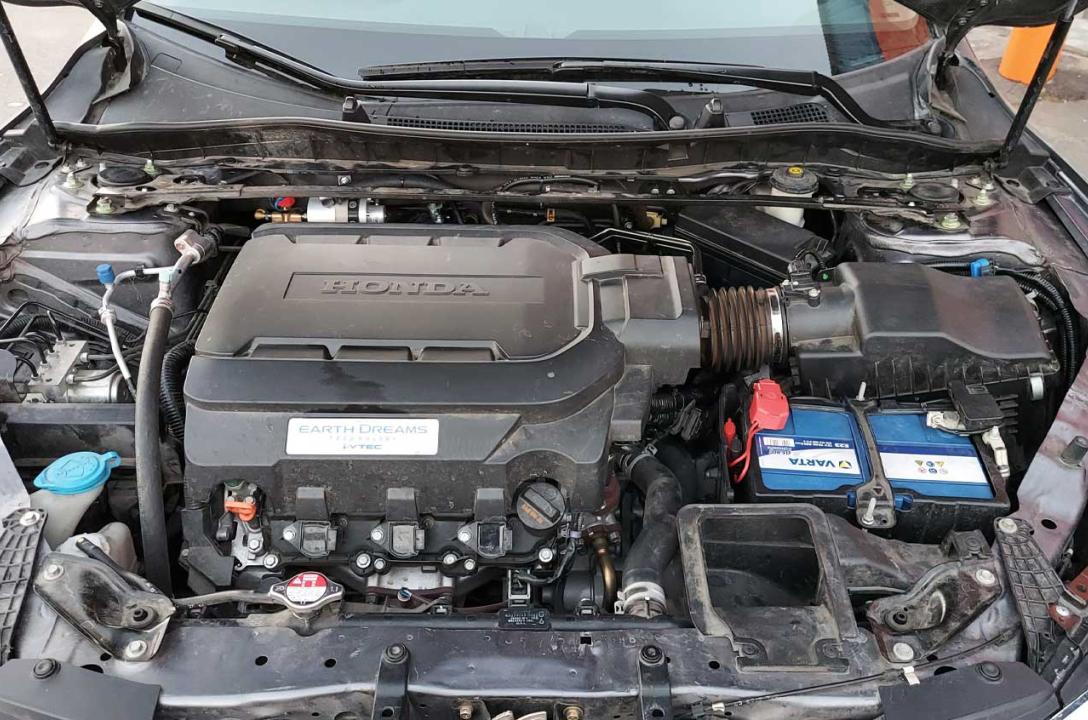 Ogólny widok przestrzeni pod maską po zainstalowaniu LPG
