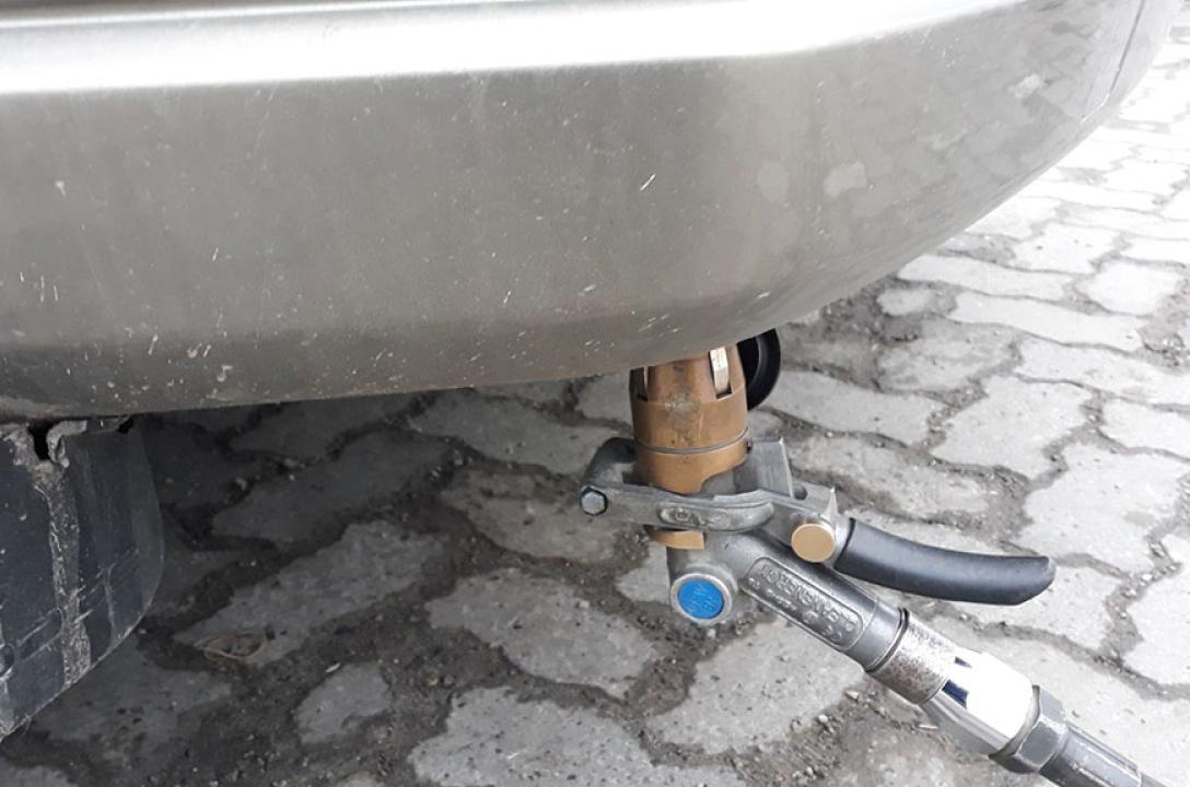 Urządzenie Gazowe do tankowania pod zderzakiem na wsporniku