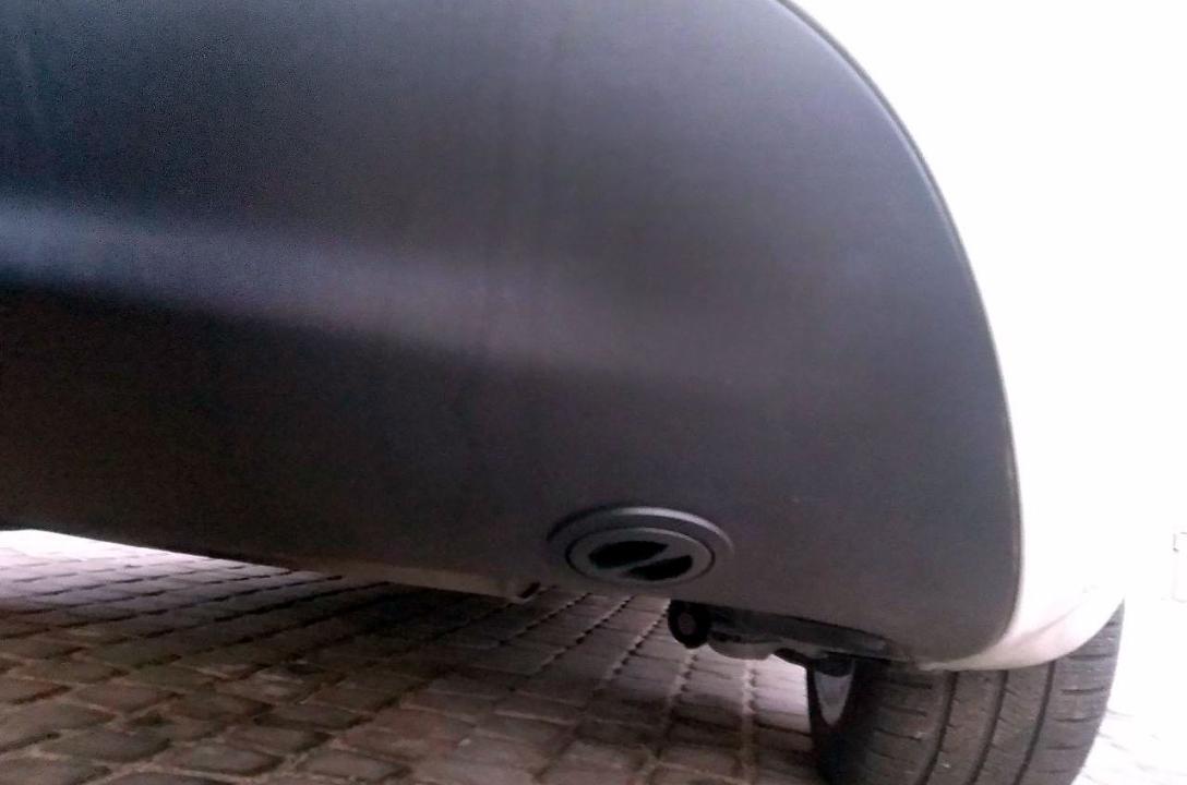 Urządzenie do tankowania w dolnej części zderzaka