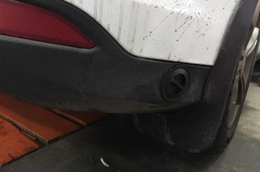 Urządzenie do tankowania w dolnej części zderzaka