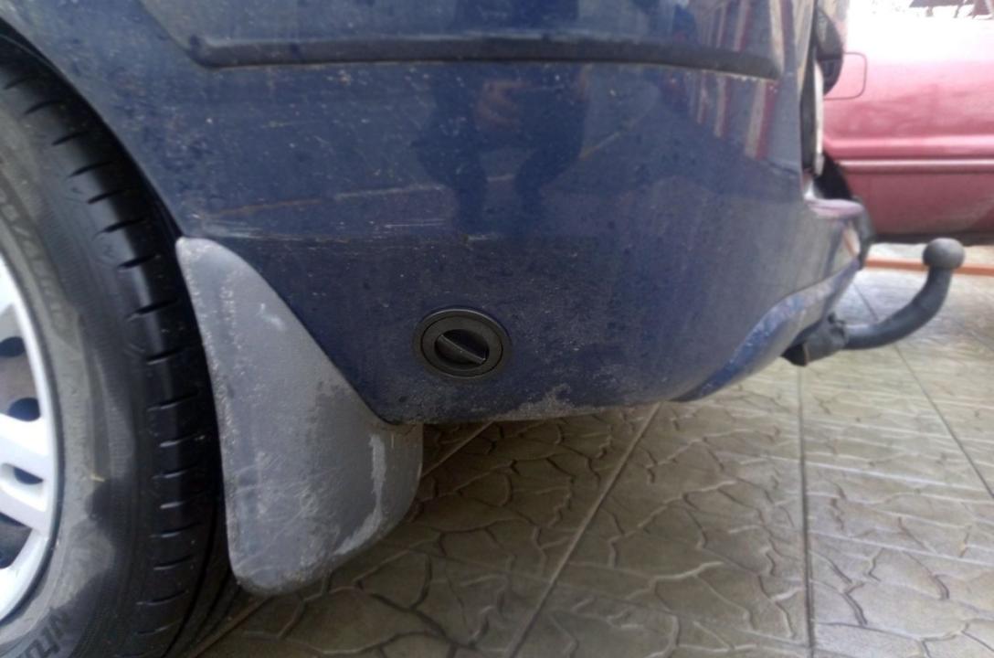 Urządzenie do tankowania w dolnej części zderzaka