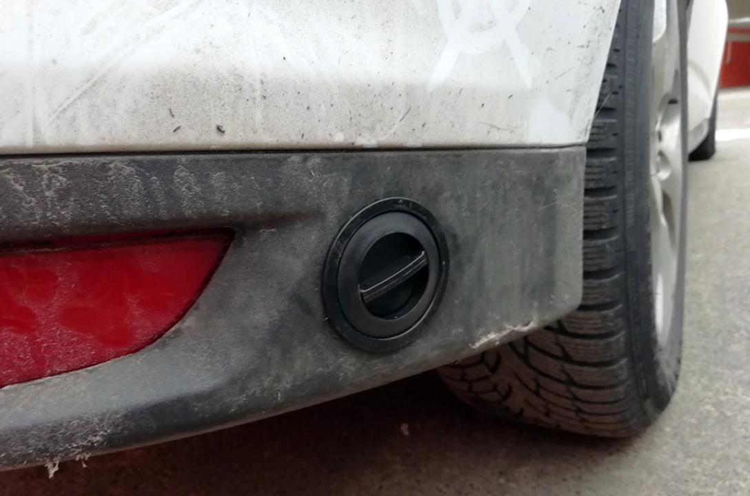 Urządzenie do tankowania w dolnej części zderzaka