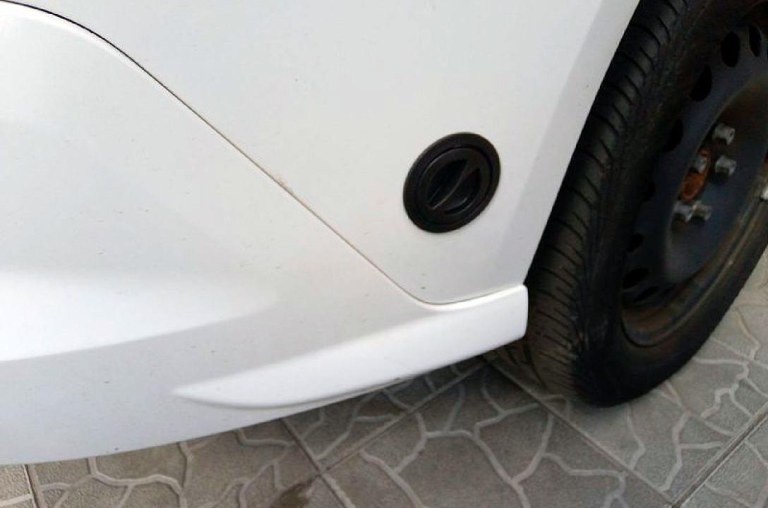Urządzenie do tankowania w dolnej części zderzaka