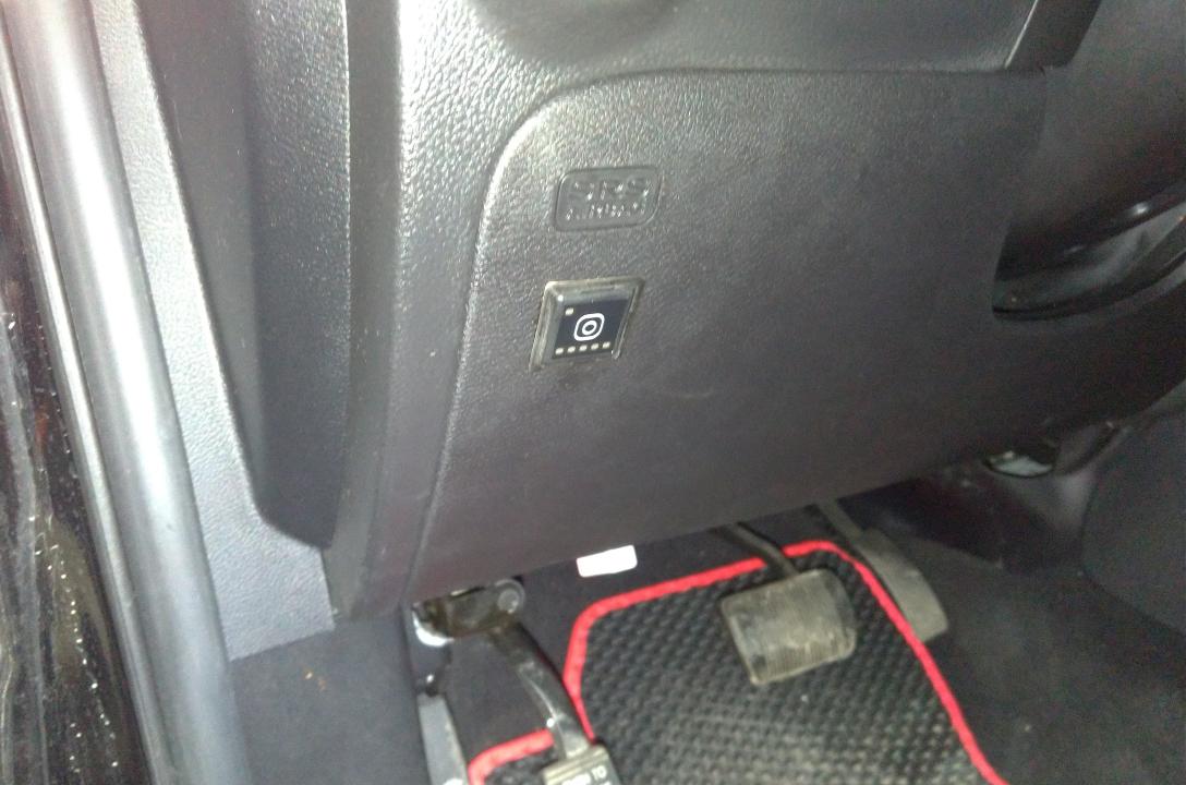 Przycisk przełączania paliwa gaz-benzyna