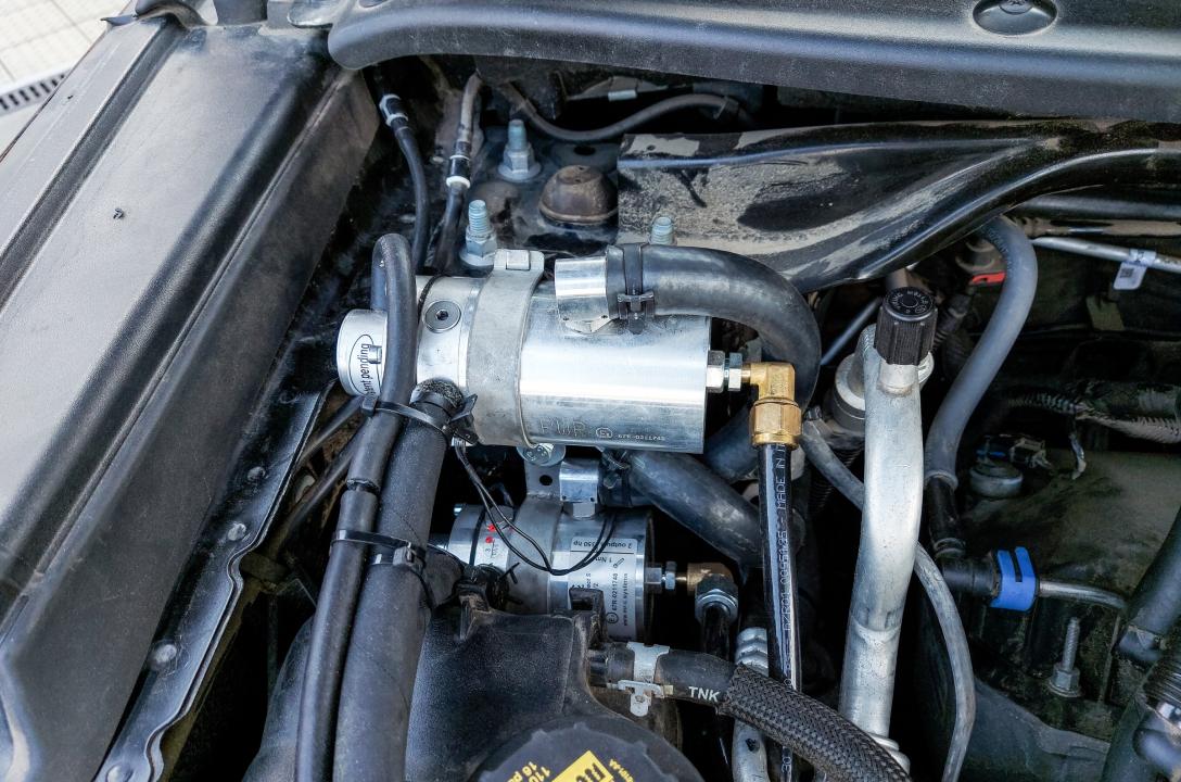 Aby zapewnić stabilną pracę tego mocnego turbodoładowanego silnika, 1 superwydajny Reduktor MRC serii Power o rezerwie mocy do 350 KM oraz standardowy Reduktor MRC o rezerwie mocy do 250 KM, są używane w parach. Ze względu na ogólną wysoką wydajność, te r