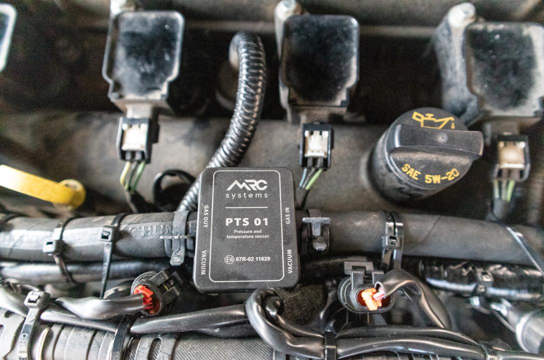 W tej instalacji LPG zainstalowany jest również bardzo precyzyjny Miernik ciśnienia i temperatury, czyli tzw. MAP-sensor - MRC PTS 01, który mierzy temperaturę i ciśnienie bezpośrednio w przepływającym gazie.