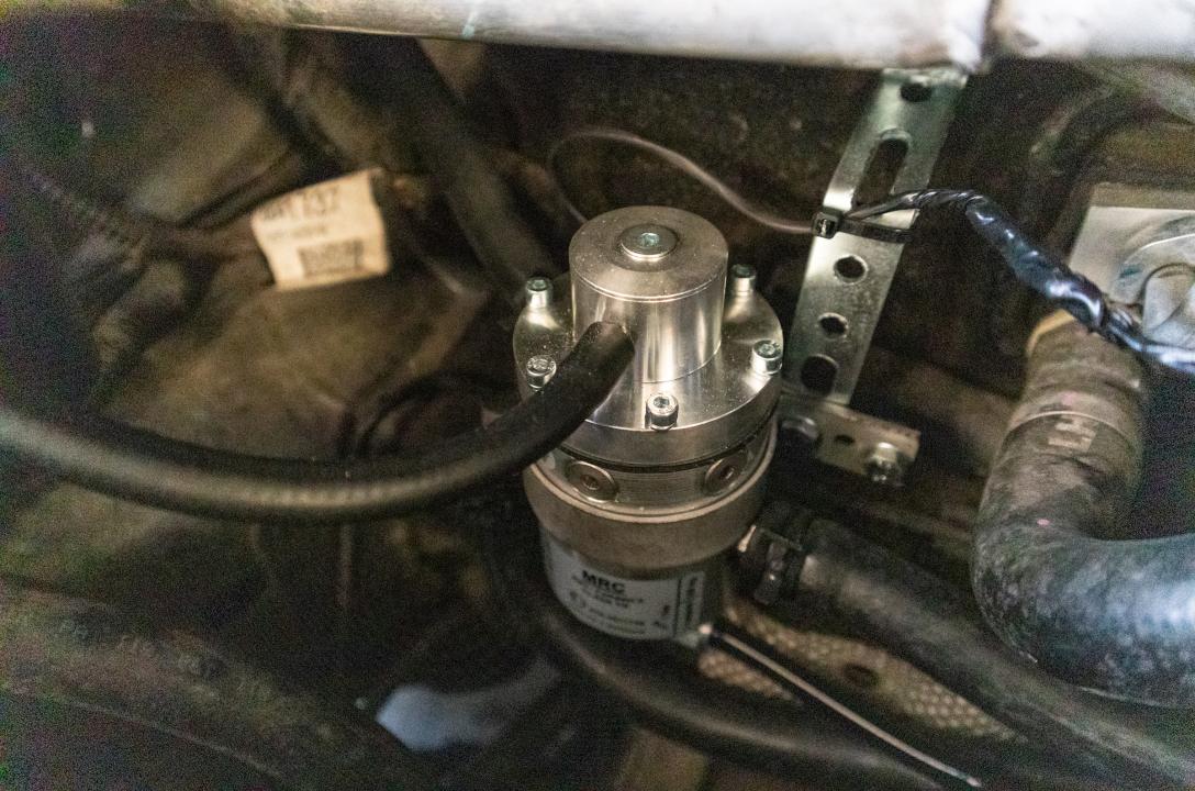 Niezbędne stabilne ciśnienie robocze gazu zapewnia Gazowy Reduktor MRC z elektrozaworem LPG oraz wystarczający dla takiego silnika zapas mocy do 250 KM