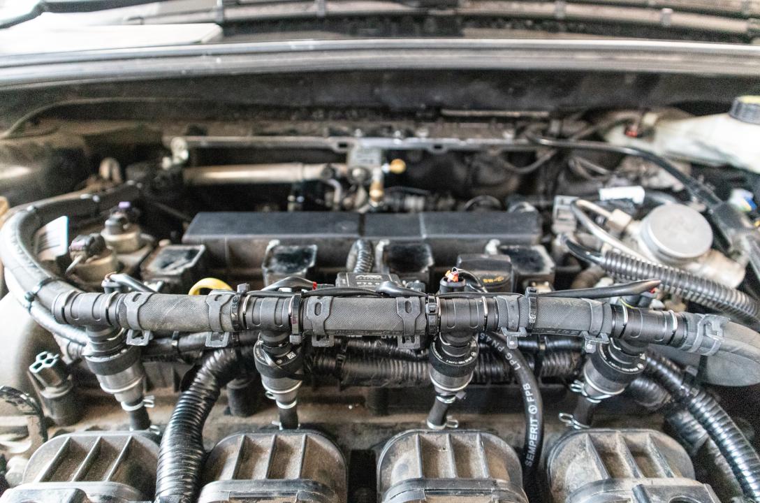 Za niezawodność i szczelność systemu LPG odpowiadają Rękawy włoskiej firmy Thunderflex. A dla zapewnienia trwałości uszczelnienia zastosowano specjalne Obeymy samozaciskowe Norma.