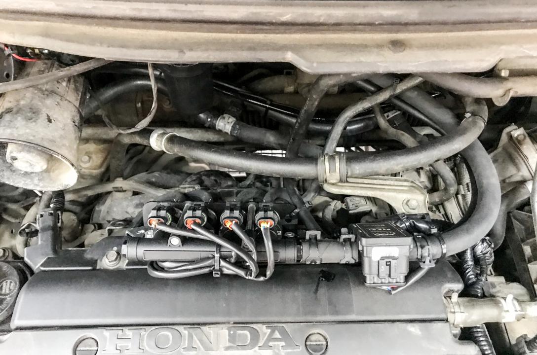 W tej instalacji LPG zainstalowany jest również bardzo precyzyjny Ciśnieniomierz i czujnik temperatury, czyli tzw. czujnik MAR MRC PTS-01, który mierzy temperaturę i ciśnienie bezpośrednio w przepływającym gazie. Za niezawodność i szczelność instalacji LP