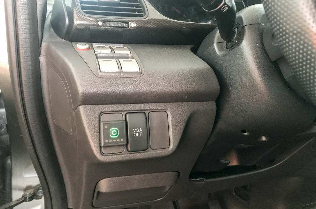 Steruje instalacją LPG z wnętrza przełącznika paliwa MRC FCS, który dla wygody klienta można zainstalować w dowolnym miejscu w kabinie.