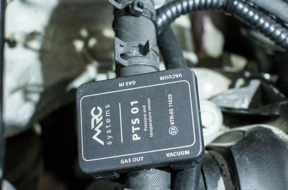 W tej instalacji LPG zainstalowany jest również bardzo precyzyjny Miernik ciśnienia i temperatury, czyli tzw. MAP-sensor - MRC PTS 01, który mierzy temperaturę i ciśnienie bezpośrednio w przepływającym gazie.