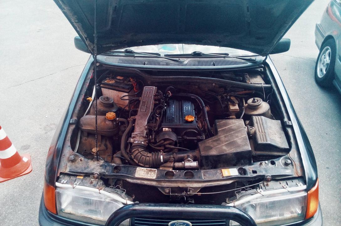 Ogólny widok przestrzeni pod maską po zainstalowaniu LPG